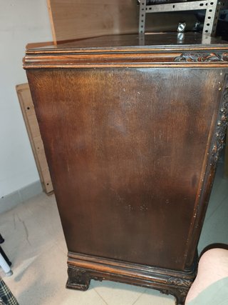 Lote 2 Muebles Antiguos: Bar y Gramófono