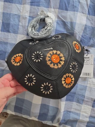 Bolso Desigual Corazón Negro con Flores Doradas