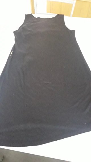 Vestido negro con flores multicolor