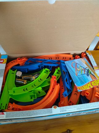 Hot Wheels Spiral Speed Crash Cyclone Crash