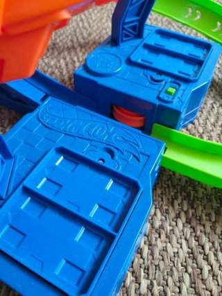 Hot Wheels Spiral Speed Crash Cyclone Crash