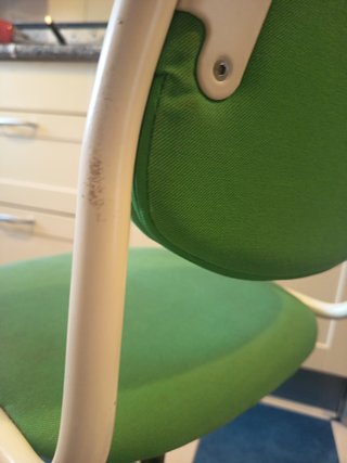 Silla de escritorio infantil verde y blanca