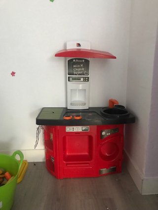 Cocinita de juguete roja