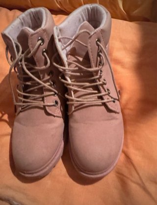 Botas rosas con cordones