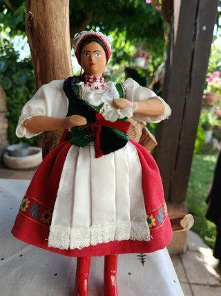 Muñeca tradicional vestida