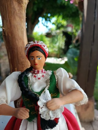 Muñeca tradicional vestida
