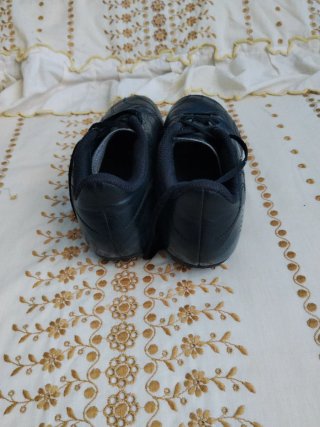 Zapatos de fútbol Adidas negros