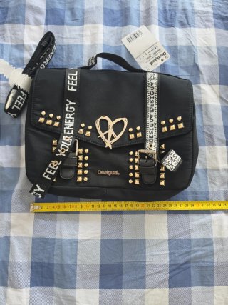 Bolso Desigual Negro con Tachuelas y Corazón