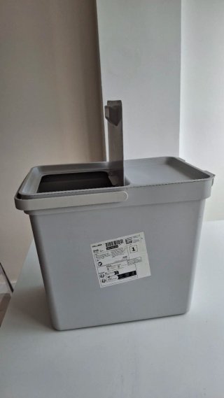 Papelera o cubo Ikea Hallbar gris claro