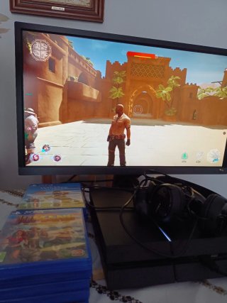 PS4 (PlayStation 4) Negra + Monitor