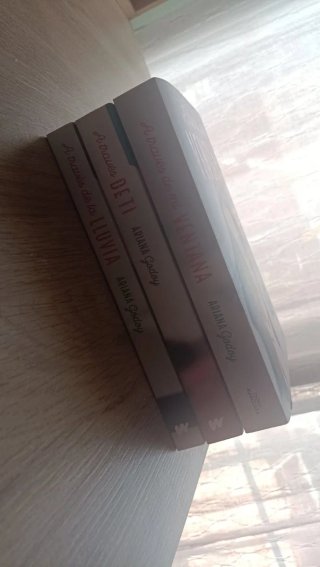 Pack de libros de Ariana Godoy, 3 libros en total.