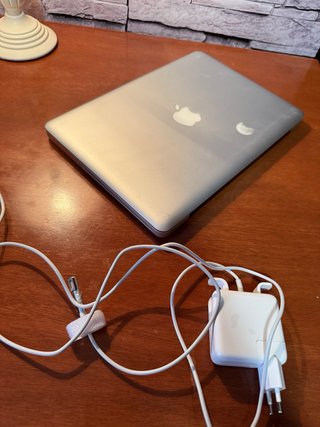 MacBook Pro 2009 Plata + cargador nuevo + raton