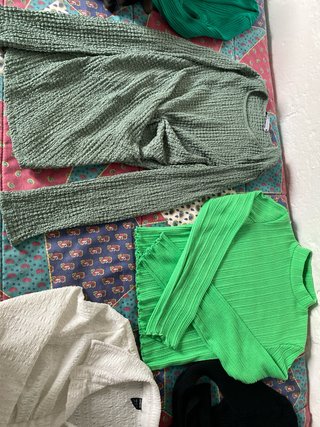 Conjunto 4 jerséis: verde, negro, blanco
