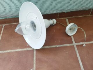 Lámpara colgante blanca con pantalla