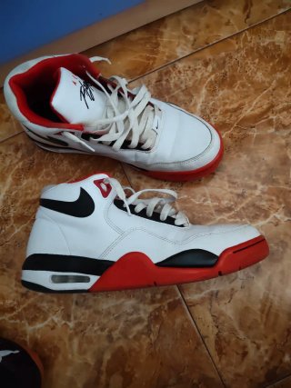 Zapatillas Nike Blancas y Rojas