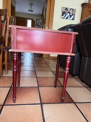 Mesita auxiliar de madera con cajones