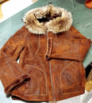 Chaquetón piel mouton con capucha