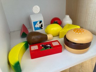 Cocina de madera para niños con accesorios comida