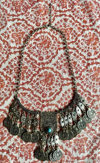 Collar plateado con turquesa