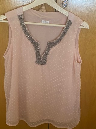 Camisa rosa vaporosa sin mangas