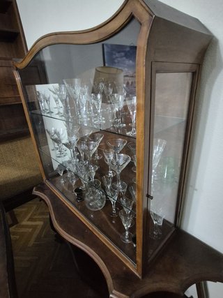 Vitrina consola antigua nogal cristal