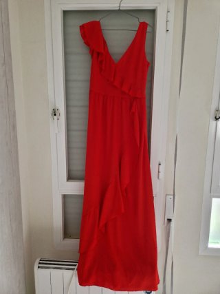 Vestido largo rojo con volante