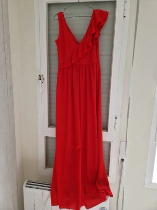 Vestido largo rojo con volante