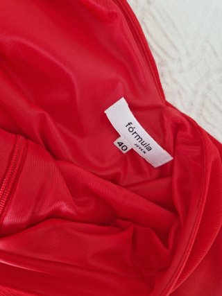 Vestido largo rojo con volante