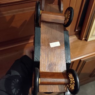 Macchina d'epoca in legno