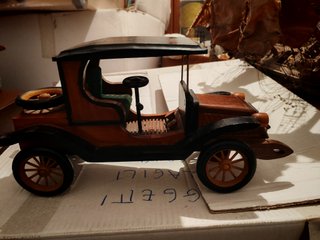 Macchina d'epoca in legno