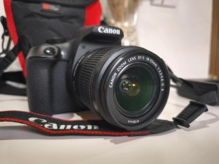 Canon EOS 1300D + obj. 18-55mm + bolsa + cargador