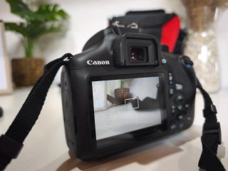 Canon EOS 1300D + obj. 18-55mm + bolsa + cargador