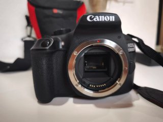 Canon EOS 1300D + obj. 18-55mm + bolsa + cargador