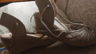 Sandalias HURLON Beige y Doradas Talla 38