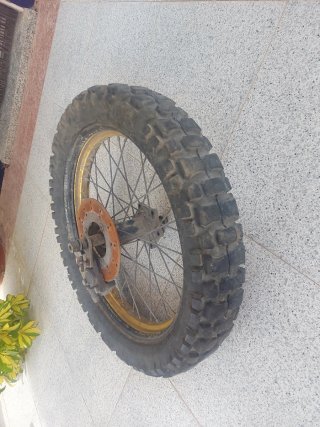 Llanta trasera rieju rr con neumático