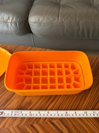 Cubiteras de plástico con molde y contenedor