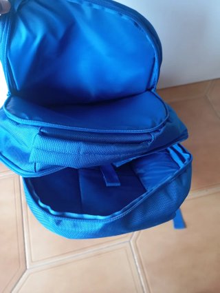 Mochila Azul con logo WE ARE GRIFOLS