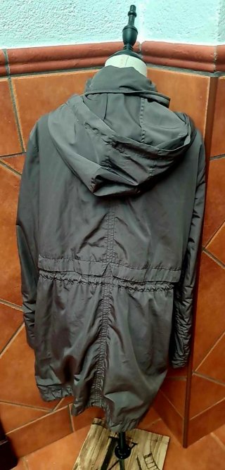 Parka verde militar con capucha