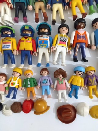 Lote 68 Figuras Playmobil Años 90 y accesorios