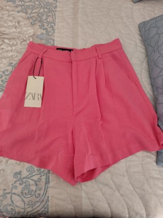 Conjunto Zara Chaleco Rosa y Falda Estampada