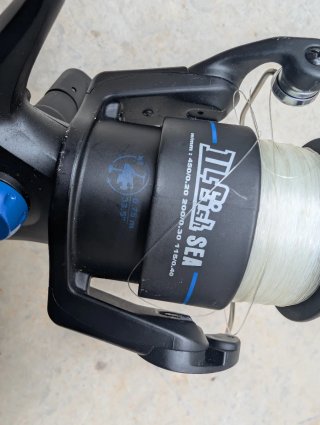 Caña de pescar con carrete y flotador