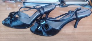 Sandalias fiesta Yessica negras sirven para num 37