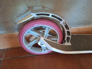 Patinete infantil blanco y rosa