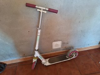 Patinete infantil blanco y rosa