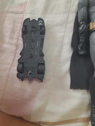 Muñeco Batman con Batmóvil de metal