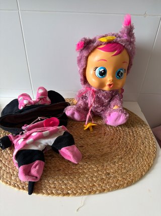 Bebé Llorón con ropa y chupete mas conjunto minnie