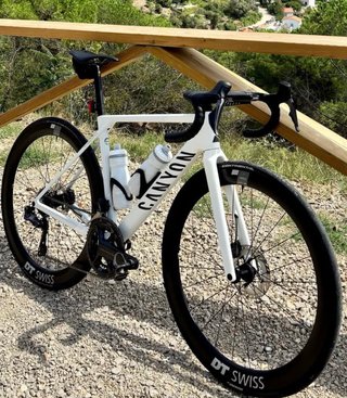 Bicicleta de carretera Canyon Blanca