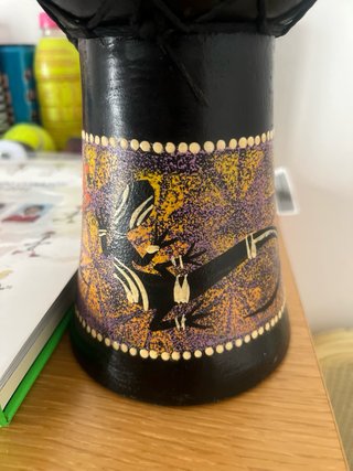 Tambor Djembe con diseño de largartijas