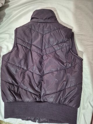 Chaqueta sin mangas morada