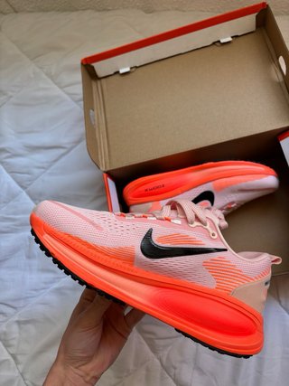 Nike Vomero 18 Naranja y Rosa